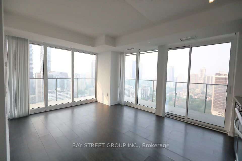 50 E Wellesley Street E #3004, Toronto, ON M4Y 1G2