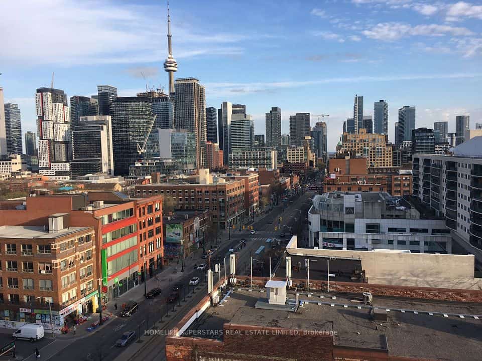 10 Willison Square N #305, Toronto, ON M5T 0A8