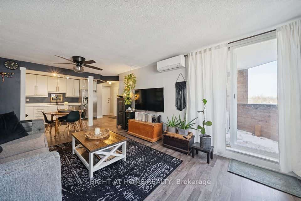 260 Davis Drive #707, Newmarket, ON L3Y 7C3