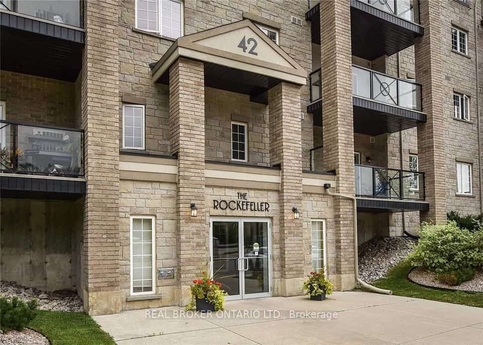 42 Ferndale Drive S #108, Barrie, ON L4N 2M5