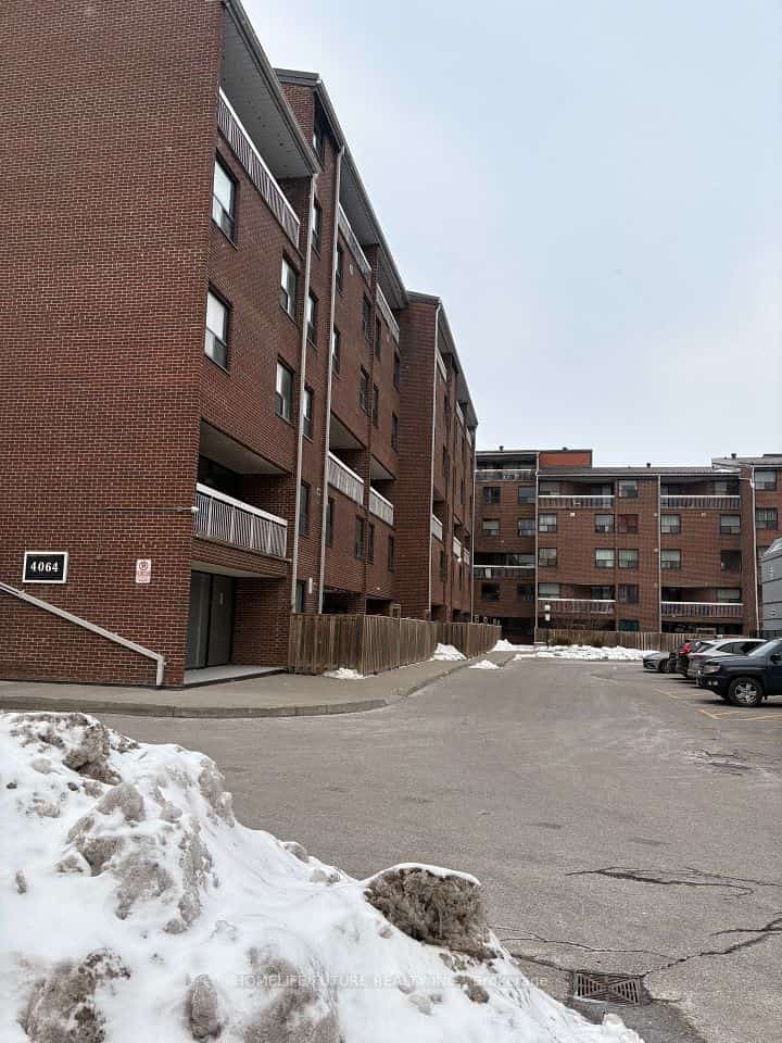 4064 Lawrence Avenue E #210, Toronto, ON M1E 4V6