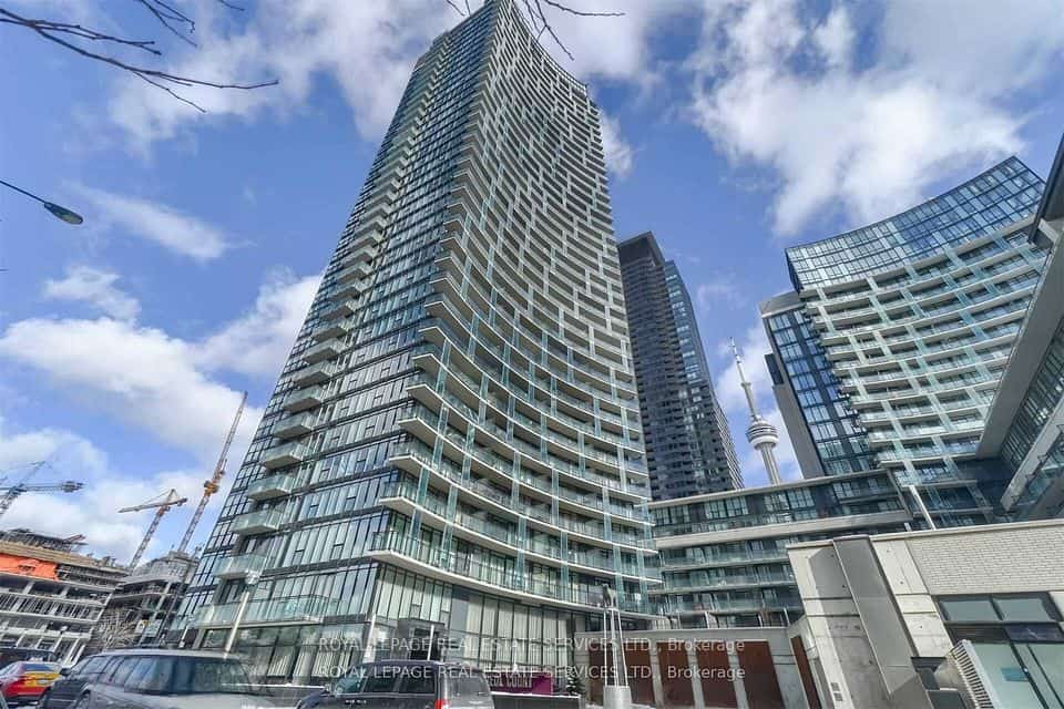 25 Capreol Court #1105, Toronto, ON M5V 3Z7