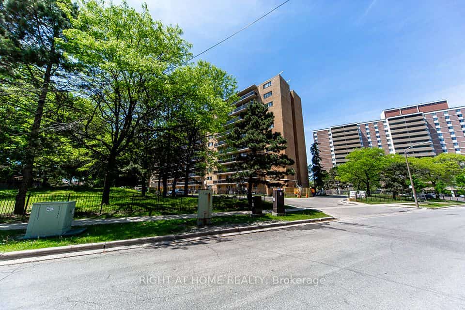 100 Dundalk Drive #315, Toronto, ON M1P 4V2