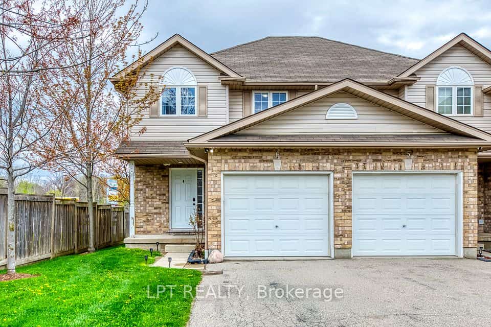 10 Fallowfield Drive #6, Kitchener, ON N2C 0A4