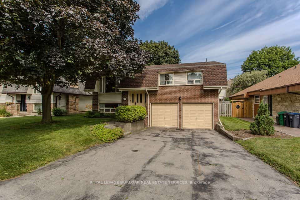 2915 Saint Malo Circle, Mississauga, ON L5N 1S8