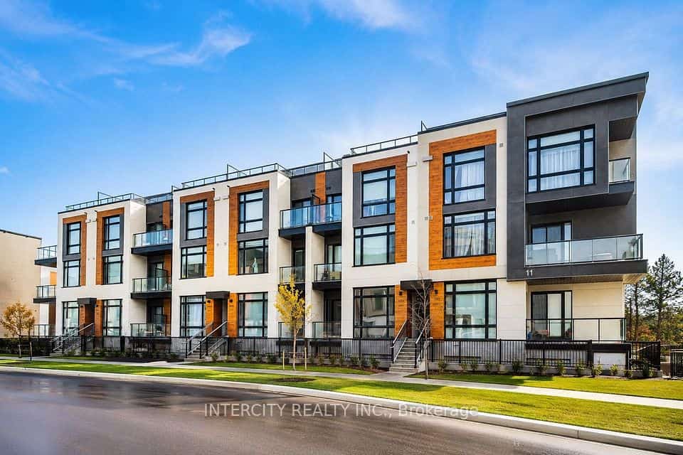11 David Eyer Road, Richmond Hill