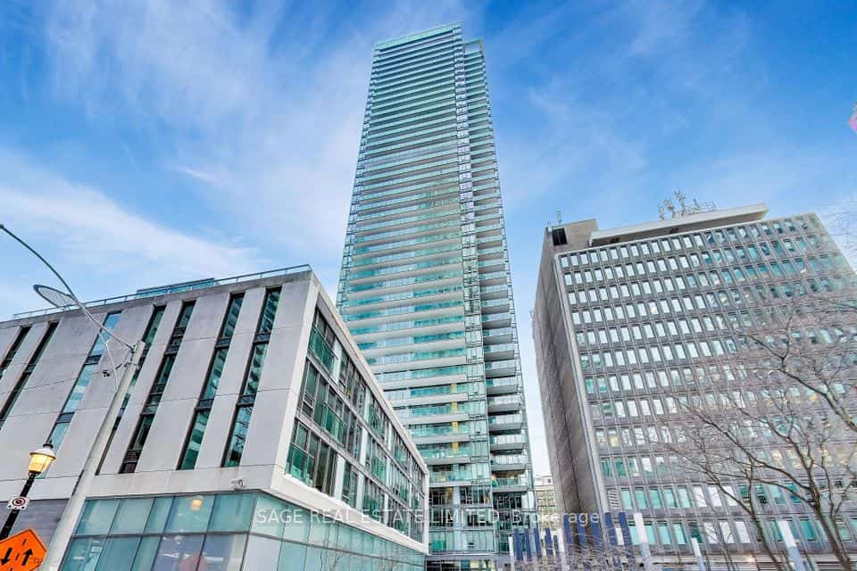 33 Lombard Street #4004, Toronto, ON M5C 3H8
