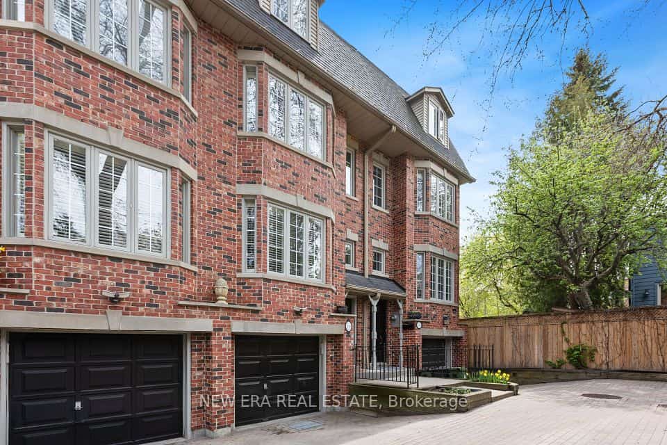 35 Spruce Street, Toronto, ON M5A 2H8