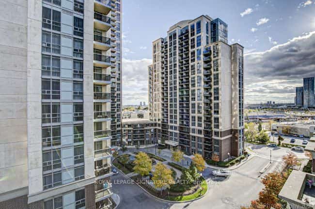 7 Michael Power Place #804, Toronto, ON M9A 0A4
