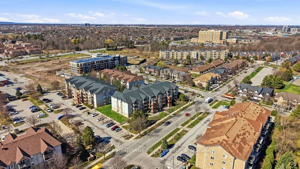 4015 Kilmer Drive #111, Burlington, ON L7M 4M4