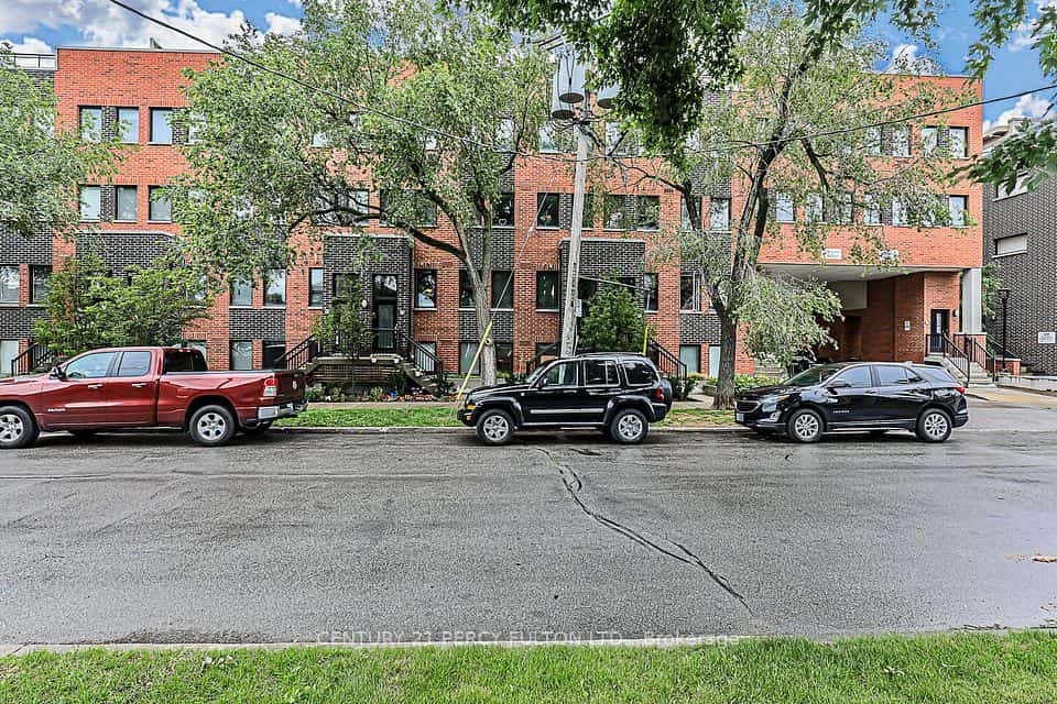 68 Winston Park Boulevard #7, Toronto, ON M3K 1C3
