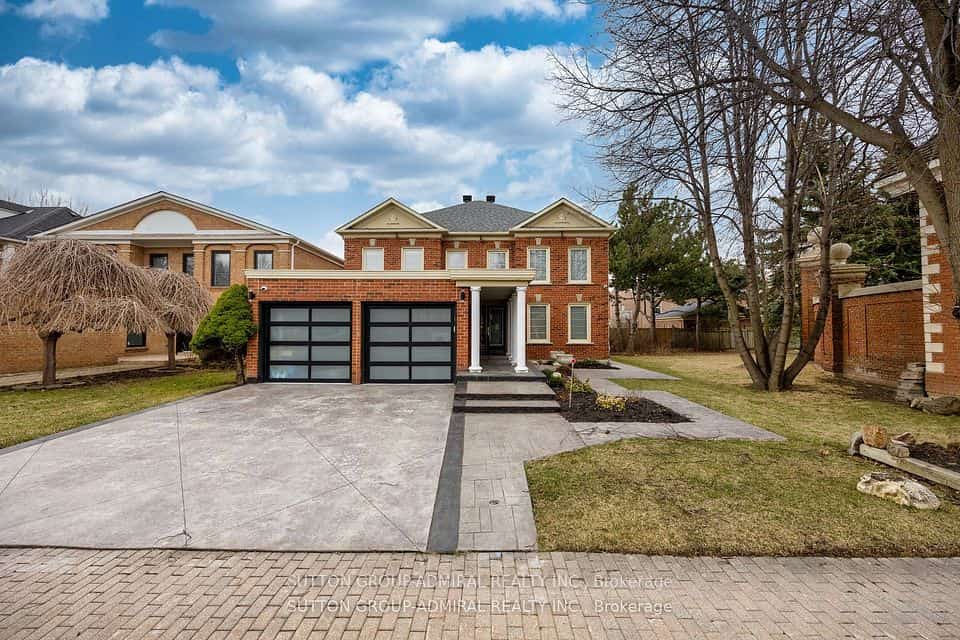 1 Regent Street, Richmond Hill, ON L4C 9A9
