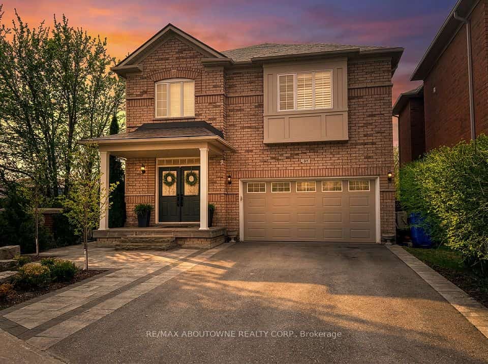 85 Earl Stewart Drive, Aurora, ON L4G 7P4