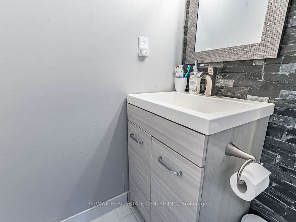 250 Webb Drive #1616, Mississauga, ON L5B 3Z4