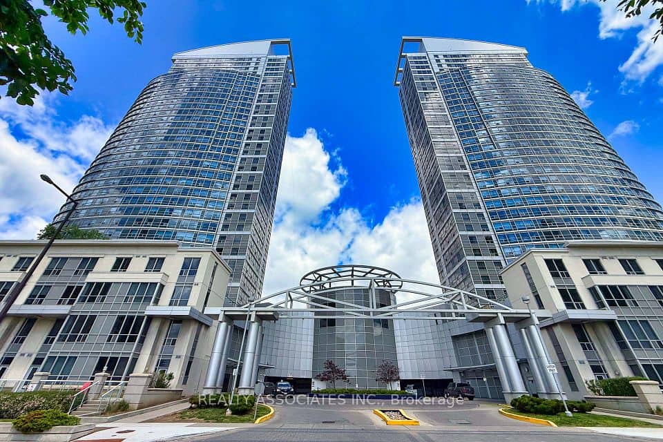 36 Lee Centre Drive, Toronto