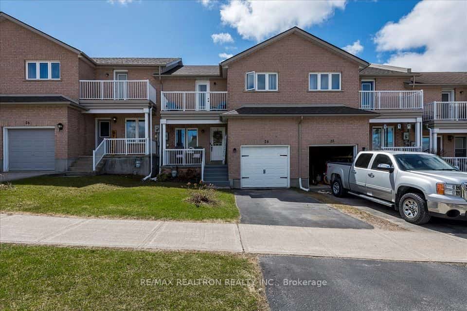 24 Owen Street, Penetanguishene, ON L9M 1M8