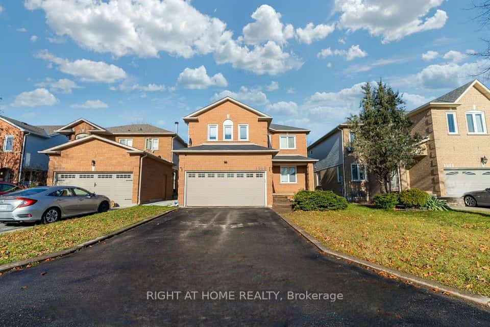 1040 Beaver Valley Crescent, Oshawa, ON L1J 8N2