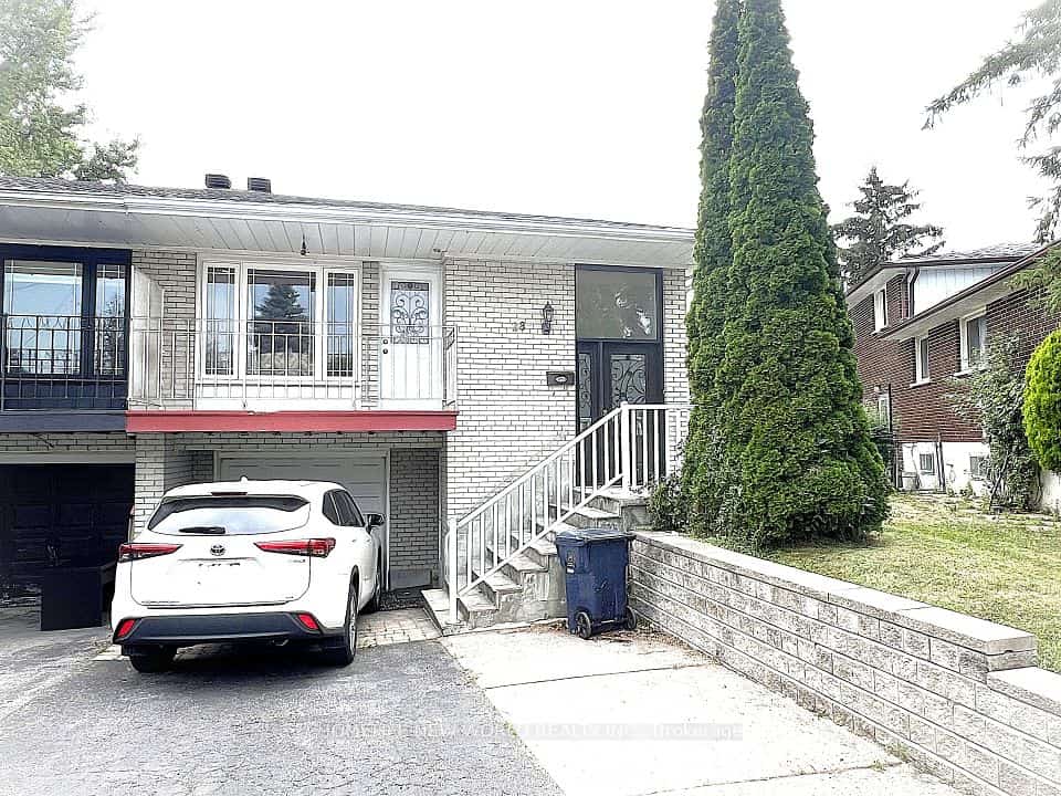 28 Greyhound Drive, Toronto, ON M2H 1K3