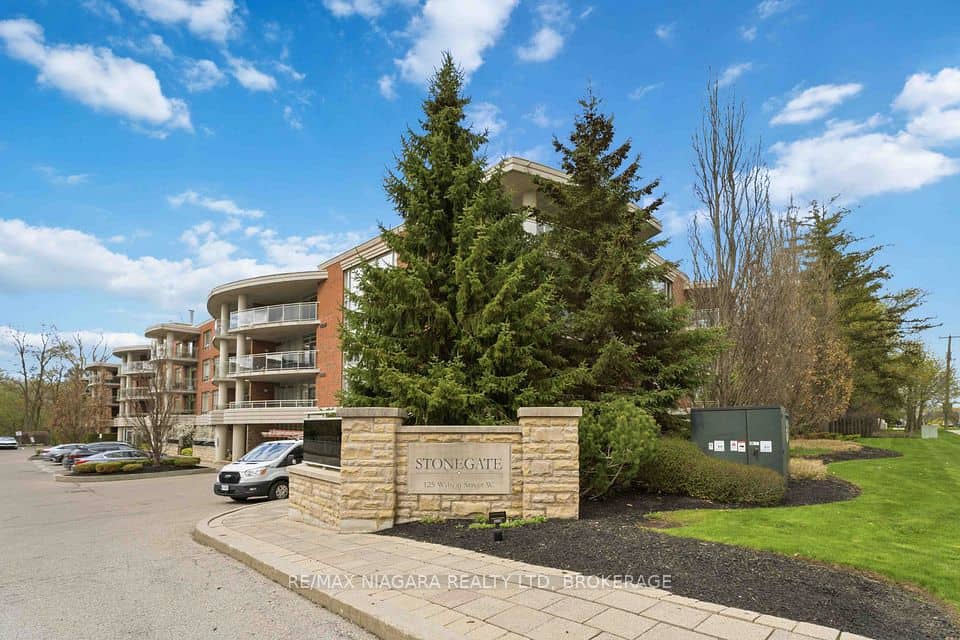 125 Wilson Street W, Hamilton