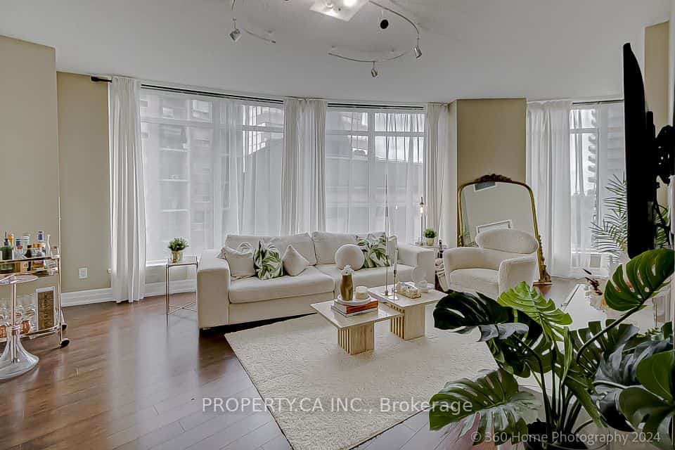8 Scollard Street #702, Toronto, ON M5R 1M2