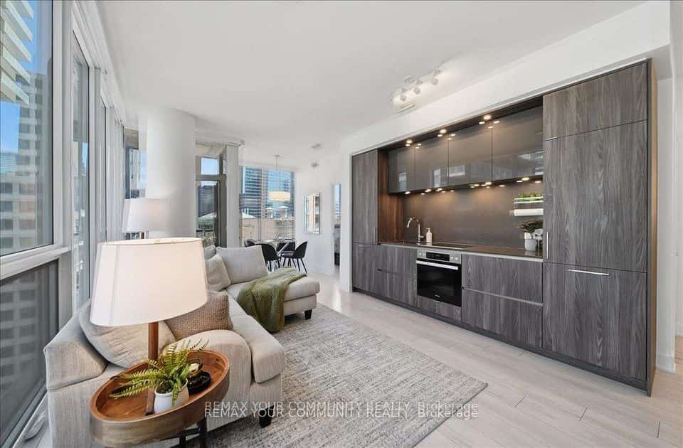 15 Mercer Street #1806, Toronto, ON M5V 1H2