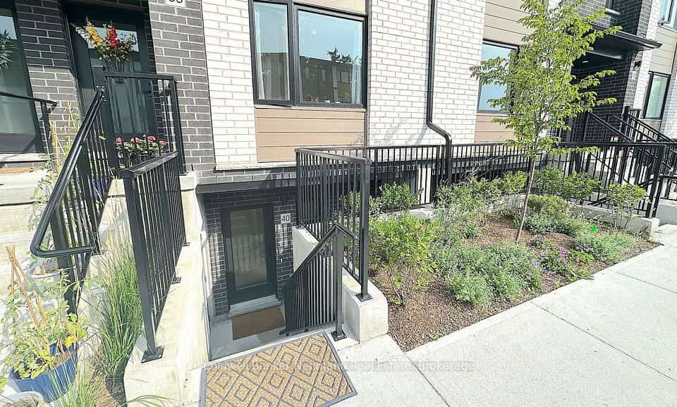40 Lily Lane, Guelph, ON N1L 0R2
