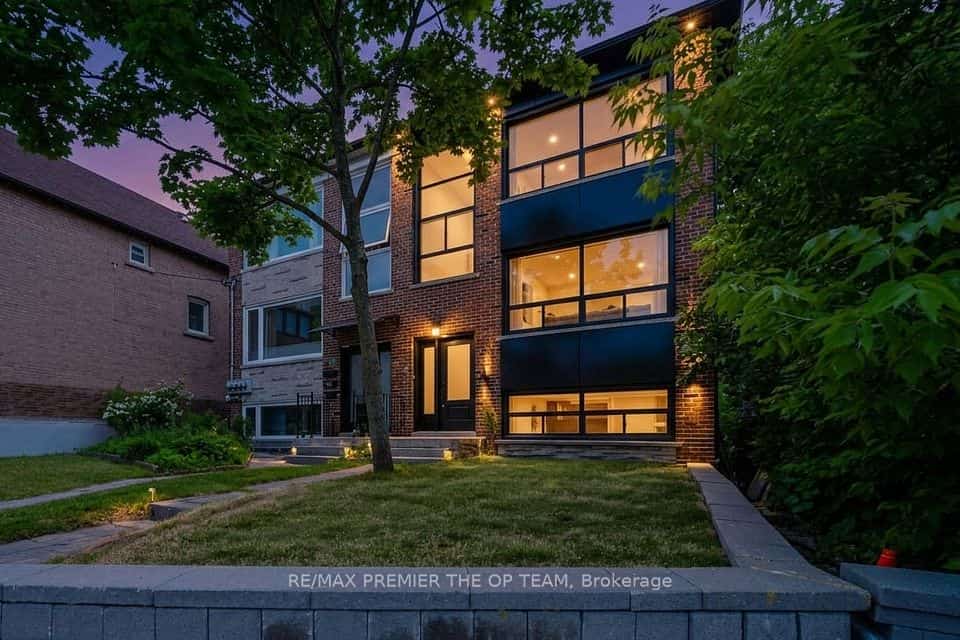 299 Quebec Avenue, Toronto, ON M6P 2V2