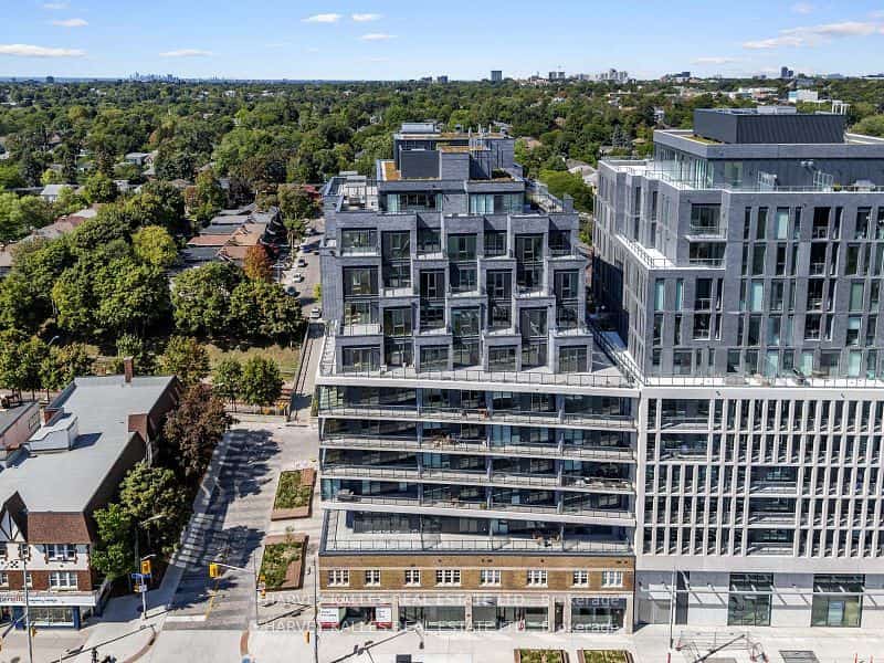 8 Manor Road W #PH1, Toronto, ON M4S 2A5