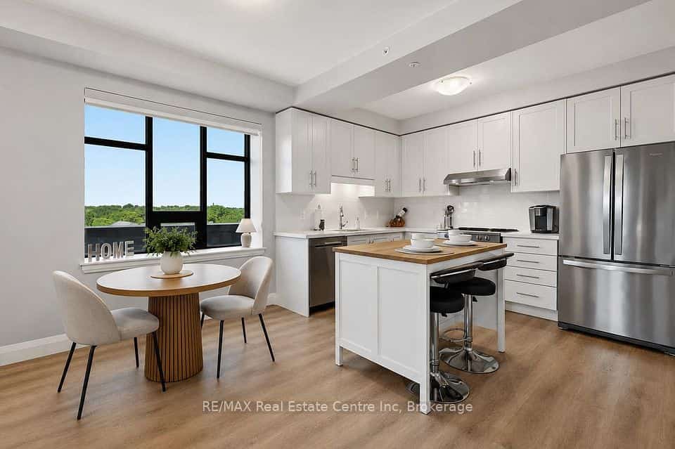 30 Hamilton Street S #411, Hamilton, ON L8B 1V8
