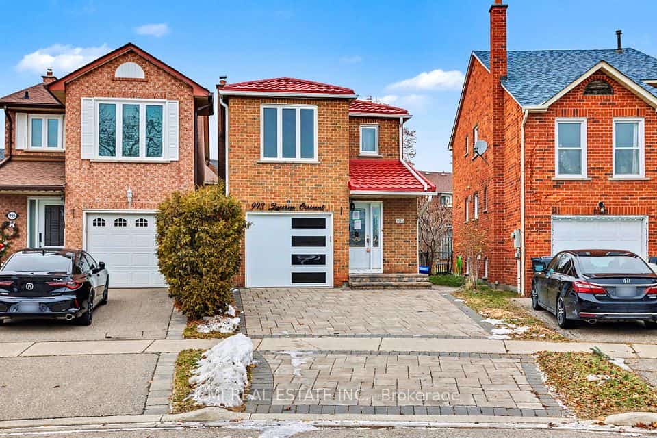 993 Lucerne Crescent, Mississauga, ON L5C 3X6