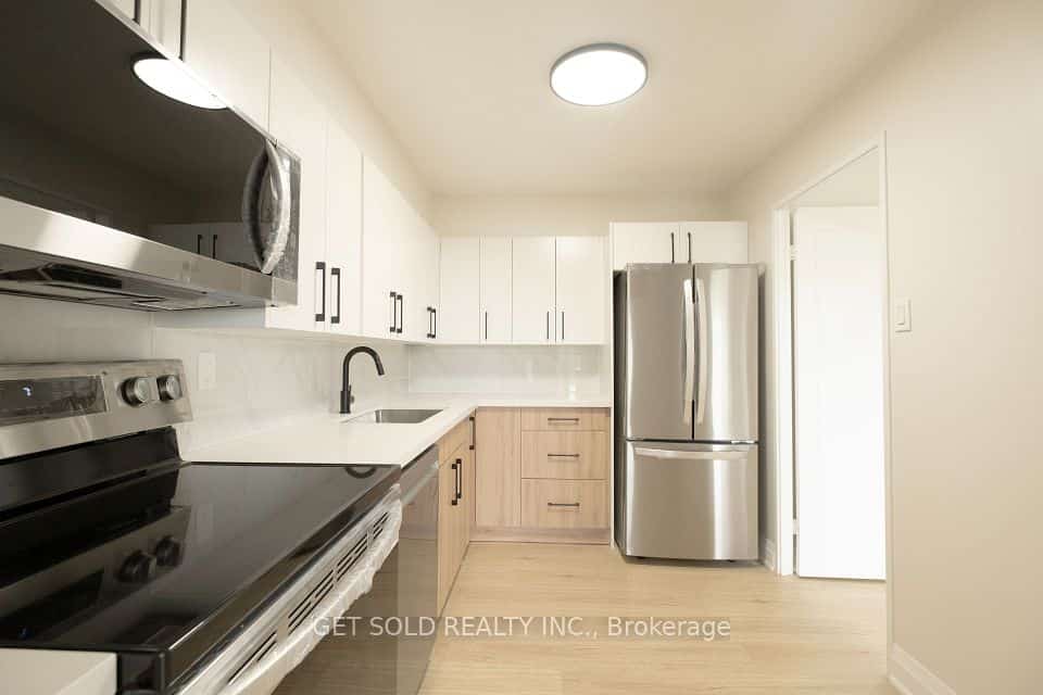 120 Dundalk Drive #405, Toronto, ON M1P 4V9