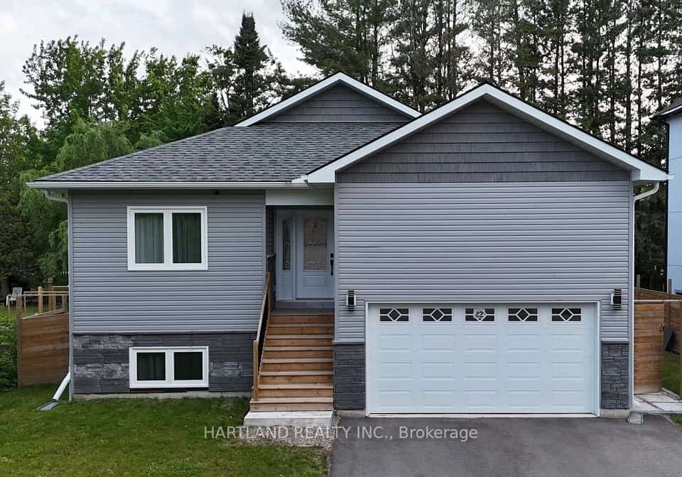22 Berkely Street, Wasaga Beach, ON L9Z 2N6