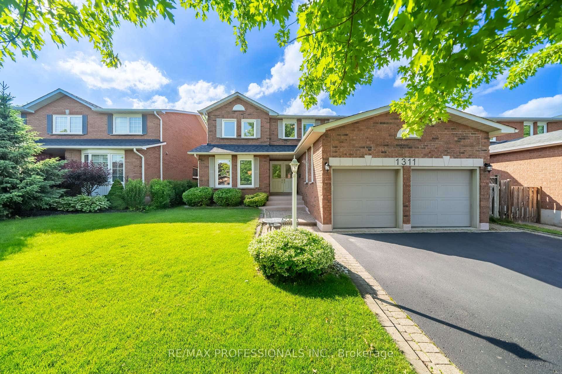 1311 Greenridge Circle, Oakville, ON L6M 2J8