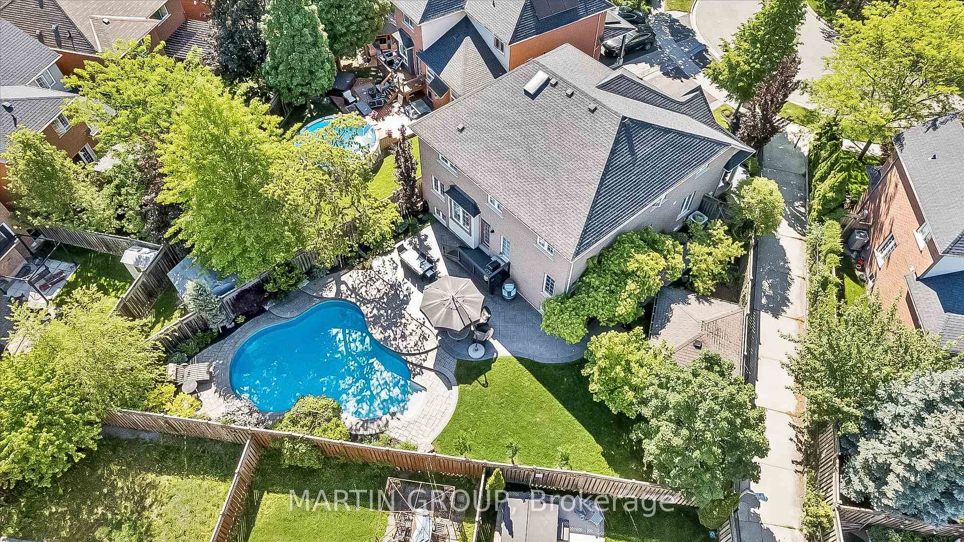 2283 Briargrove Circle, Oakville, ON L6M 5A5