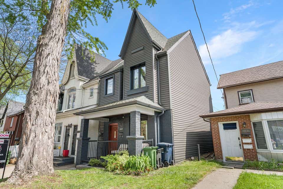 209 Maria Street, Toronto, ON M6P 1W6