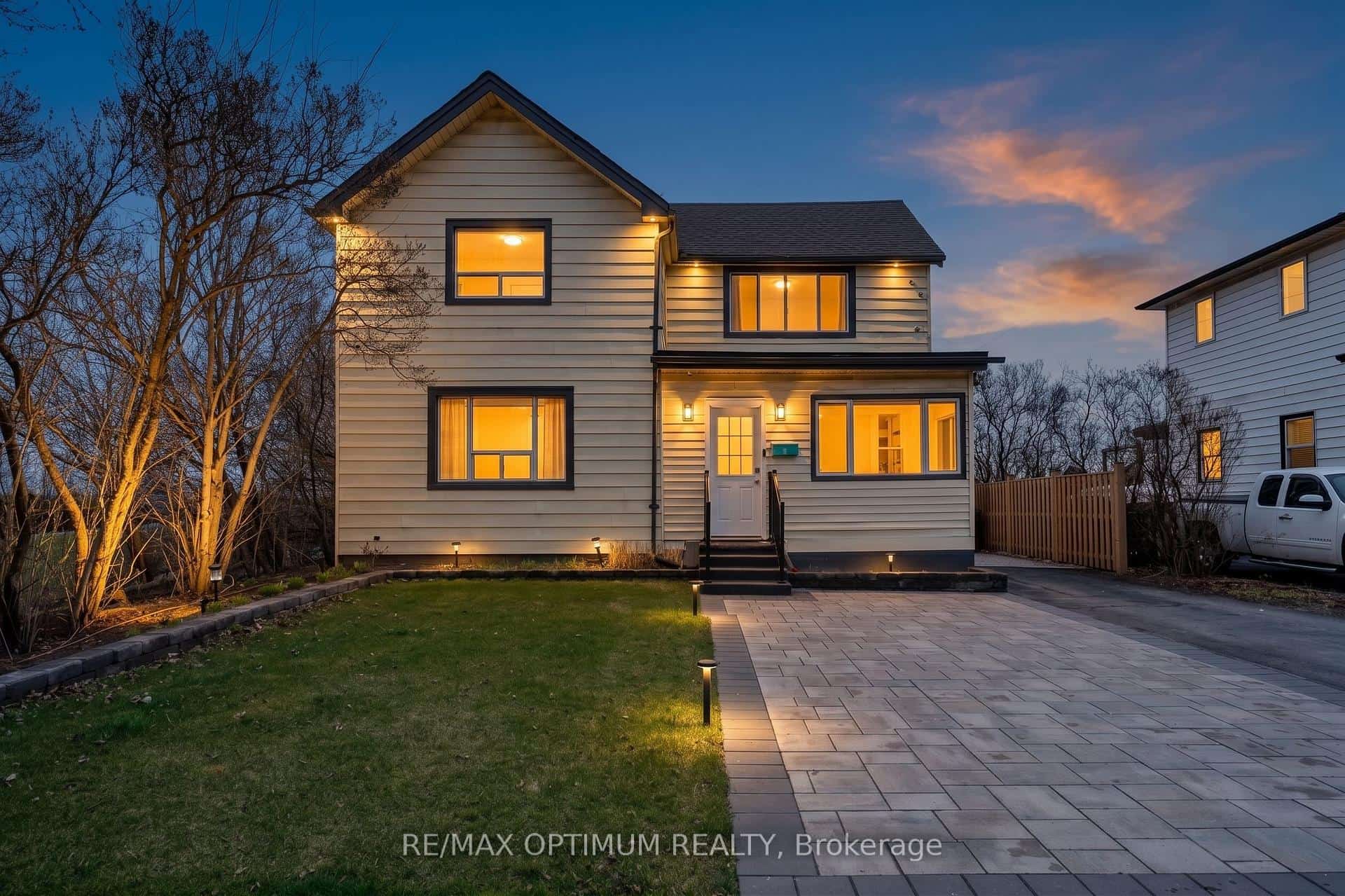 1019 Beach Boulevard, Hamilton, ON L8H 6Z8