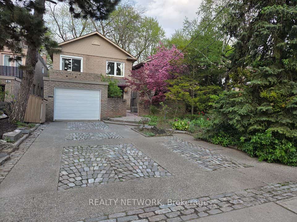 89 Elmsthorpe Avenue, Toronto, ON M5P 2L8