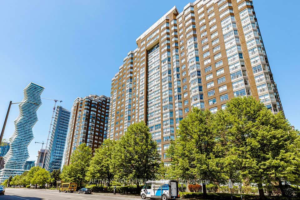325 Webb Drive #PH201, Mississauga, ON L5B 3Z9