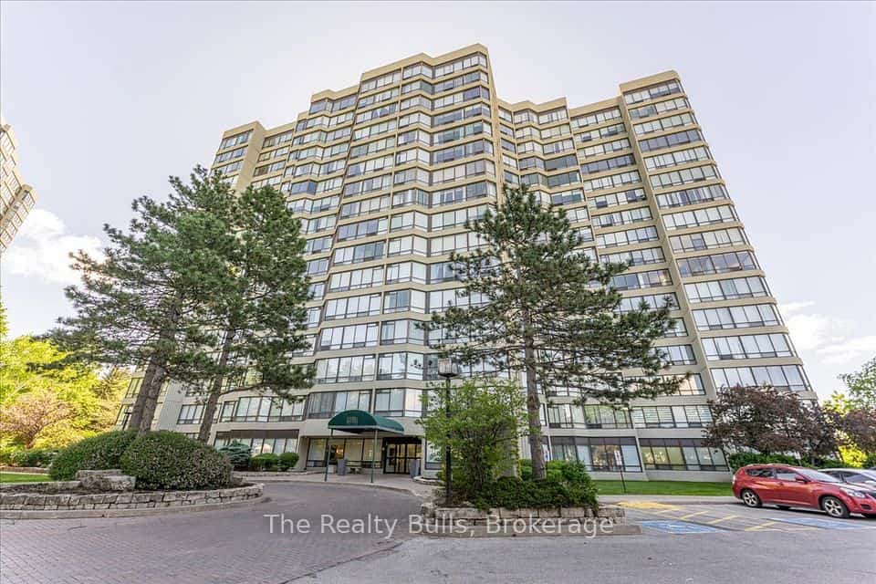 26 Hanover Road #701, Brampton, ON L6S 4T2