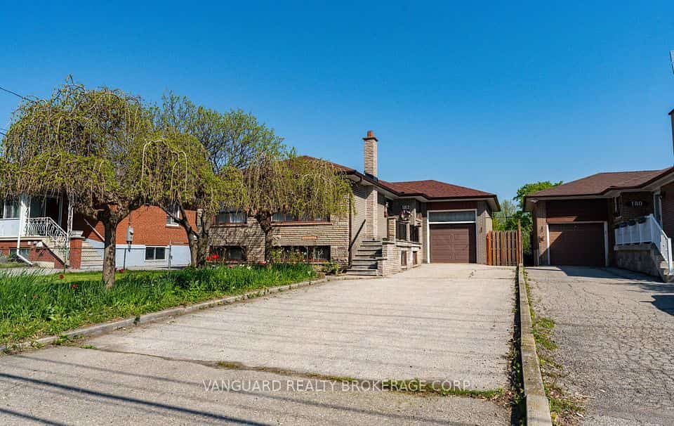 182 Dixon Road, Toronto, ON M9P 2L8