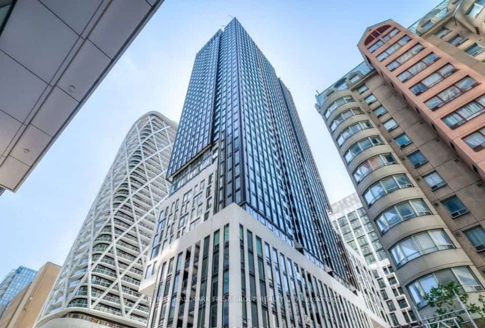 230 Simcoe Street #1235, Toronto, ON M5T 1T4