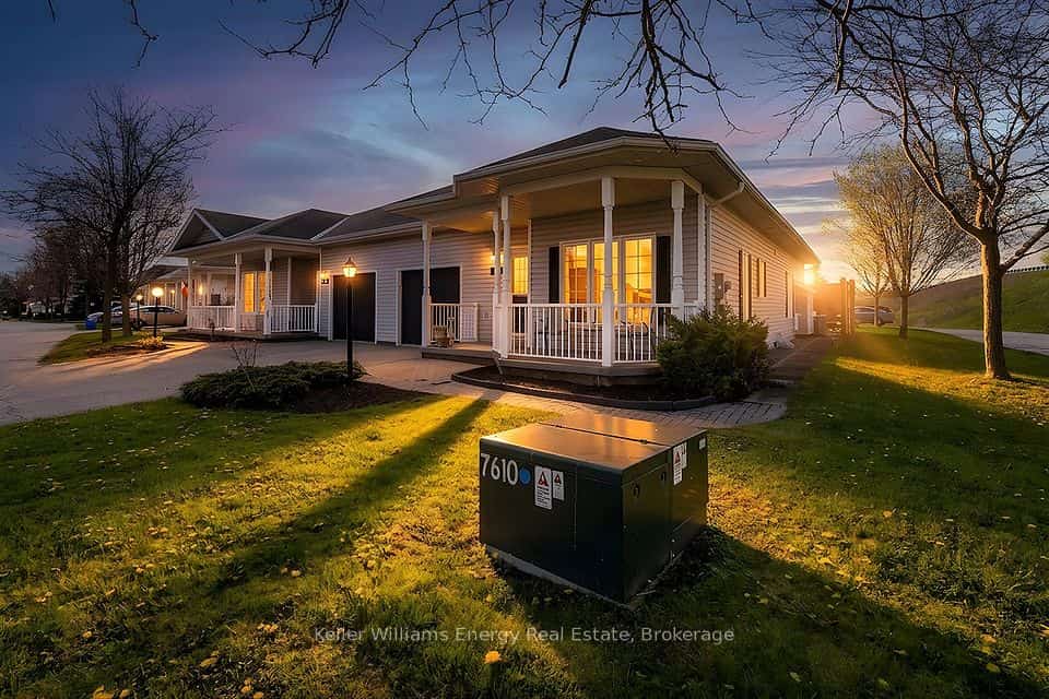 8 Hinkley Trail, Clarington, ON L1B 1P4