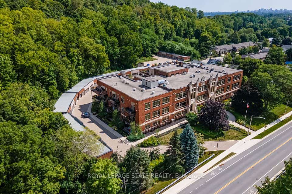 397 King Street W #215, Hamilton, ON L9H 1W9