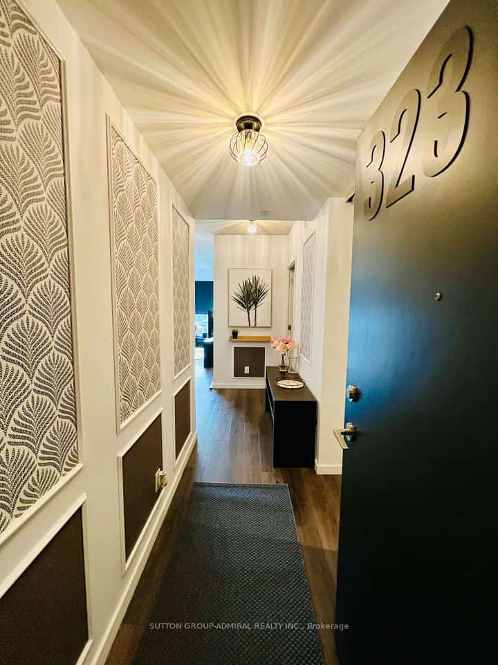 7 Smith Crescent #323, Toronto, ON M8Z 0G3