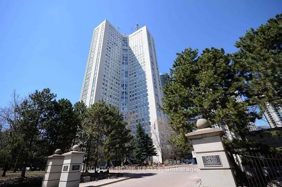 3650 Kaneff Crescent #3202, Mississauga, ON L5A 4A1
