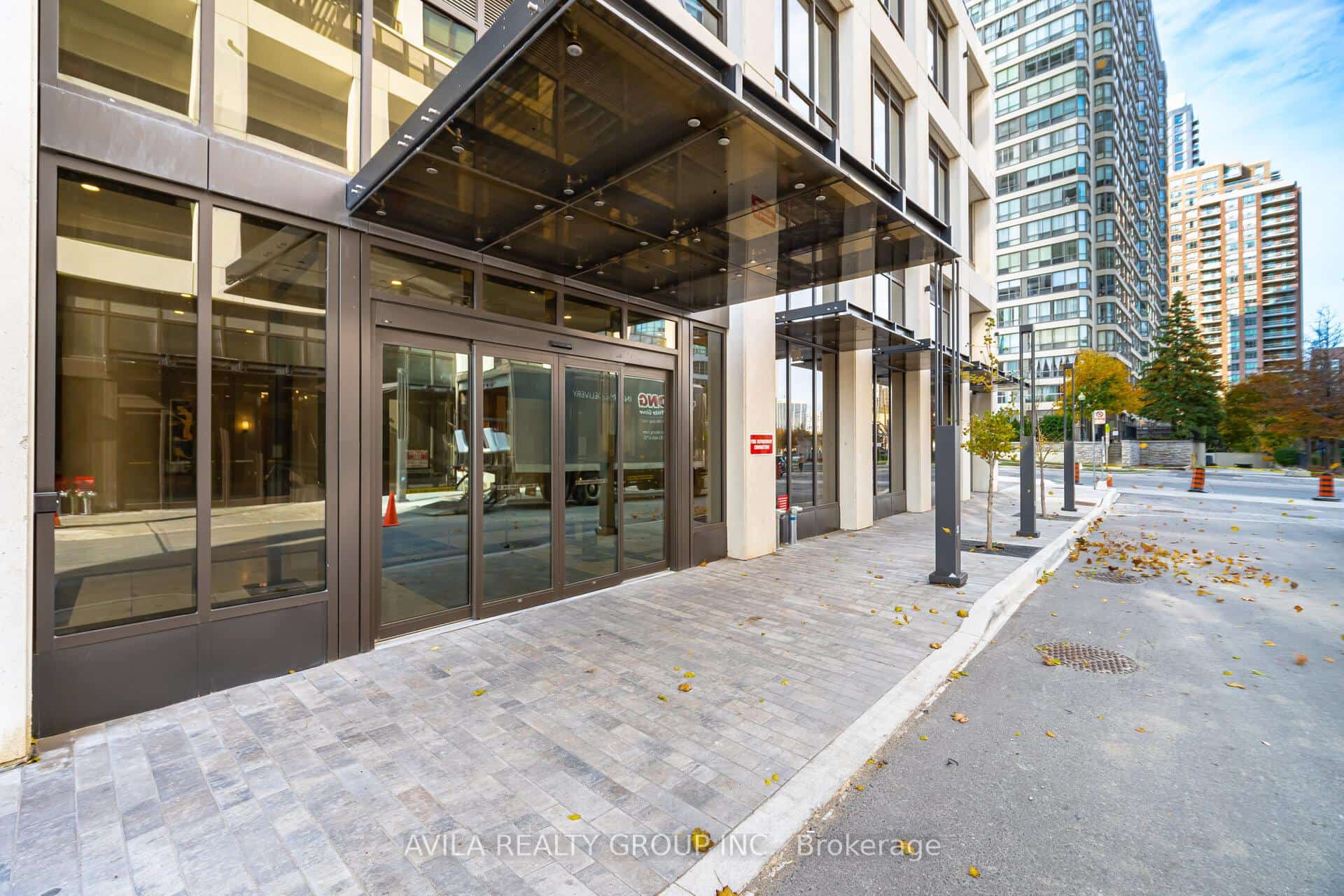 36 Elm Drive #10, Mississauga, ON L5B 0N3