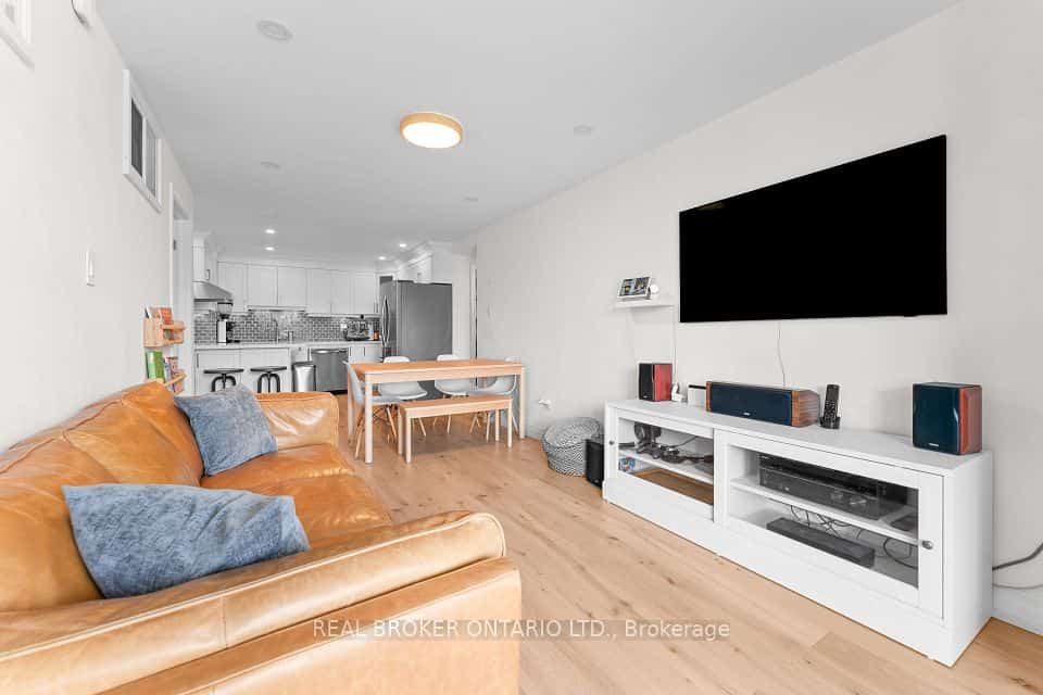 99 Cameron Street #502, Toronto, ON M5T 3A2
