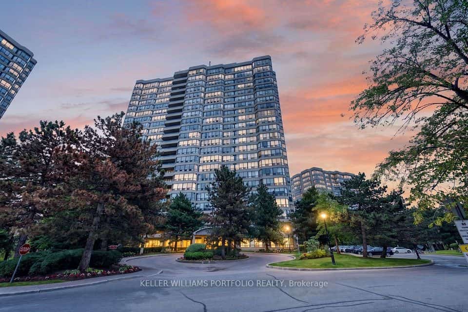 24 Hanover Road #1008, Brampton, ON L6S 5K8