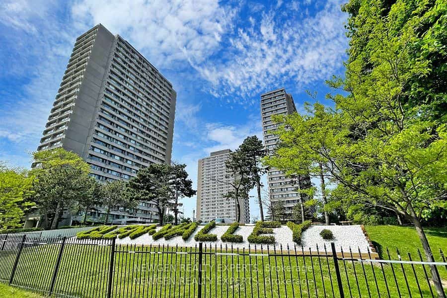 715 Don Mills Road #2608, Toronto, ON M3C 1S5