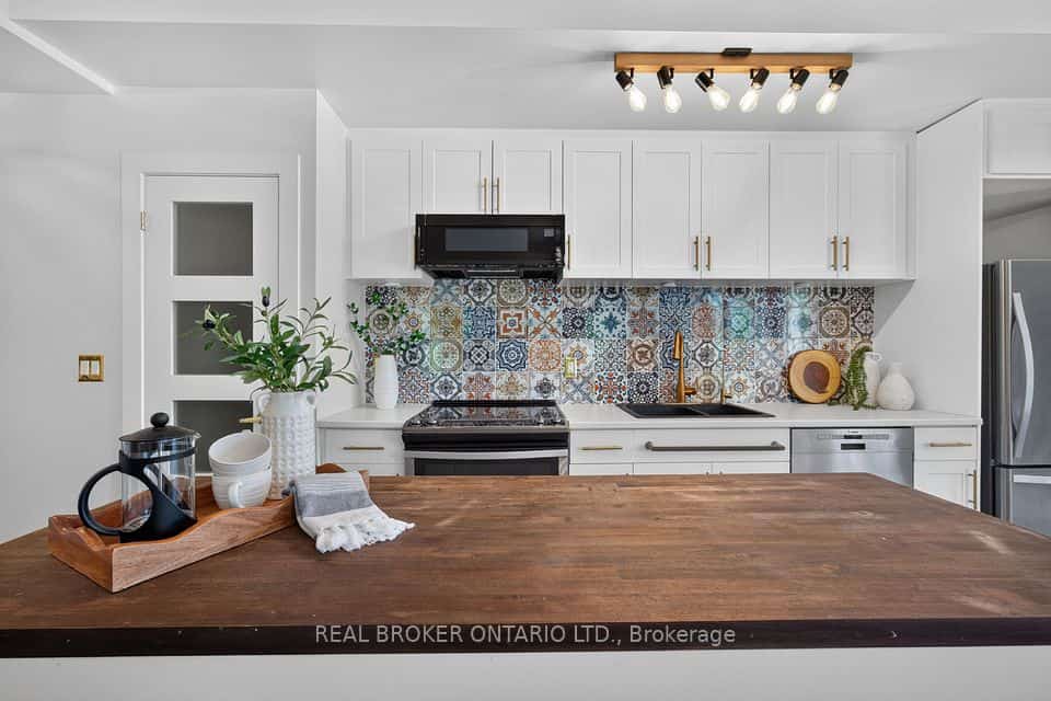 168 Sabina Drive, Oakville